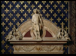 São João Batista ladeado por dois candelabros, de uma moldura de porta na Sala dei Gigli, 1470 (mármore) (ver também 82449)